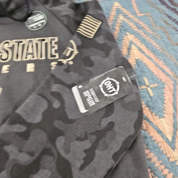 Colosseum Charcoal Oregon State Beavers Camouflage Hoodie - Picture 3 of 7